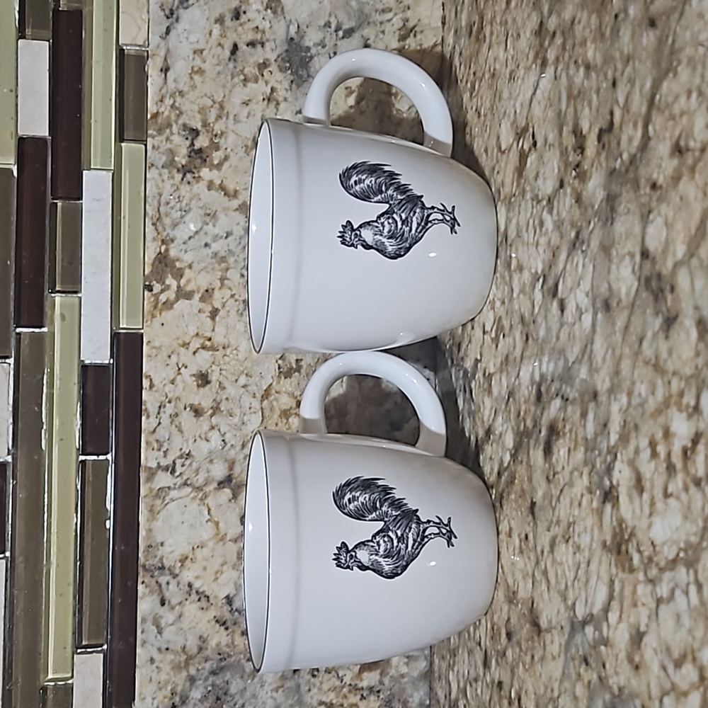 Set of 2 ceramic rooster mugs.